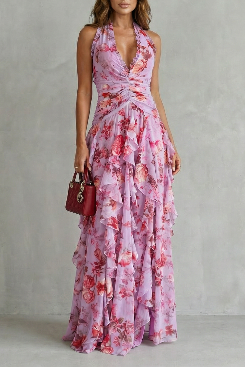 Carla | Vestido largo romántico con cuello halter y rosas en cascada