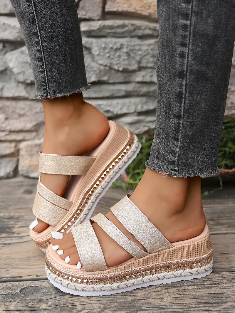Silvia | Sandalias doradas de cuña elegantes