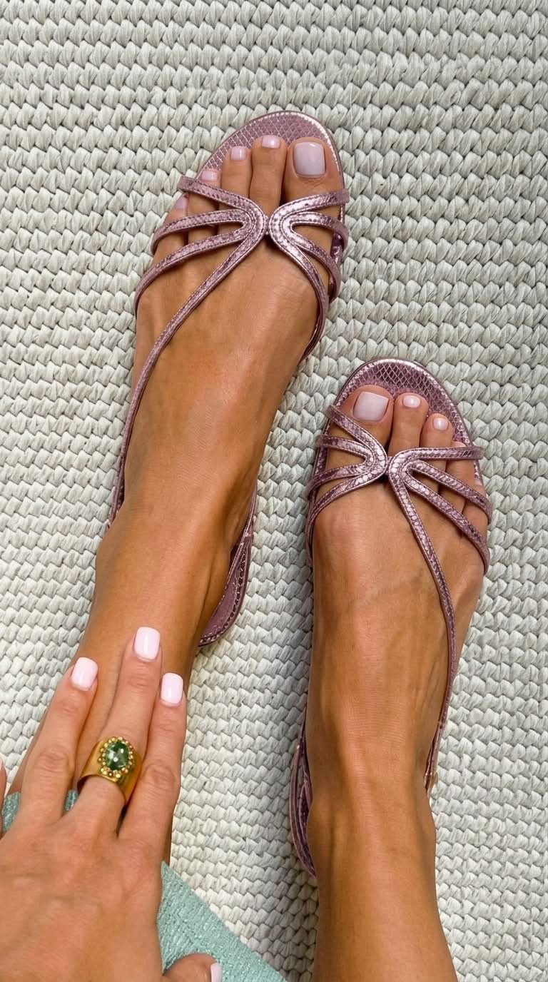 Martina | Sandalias doradas de elegancia veraniega