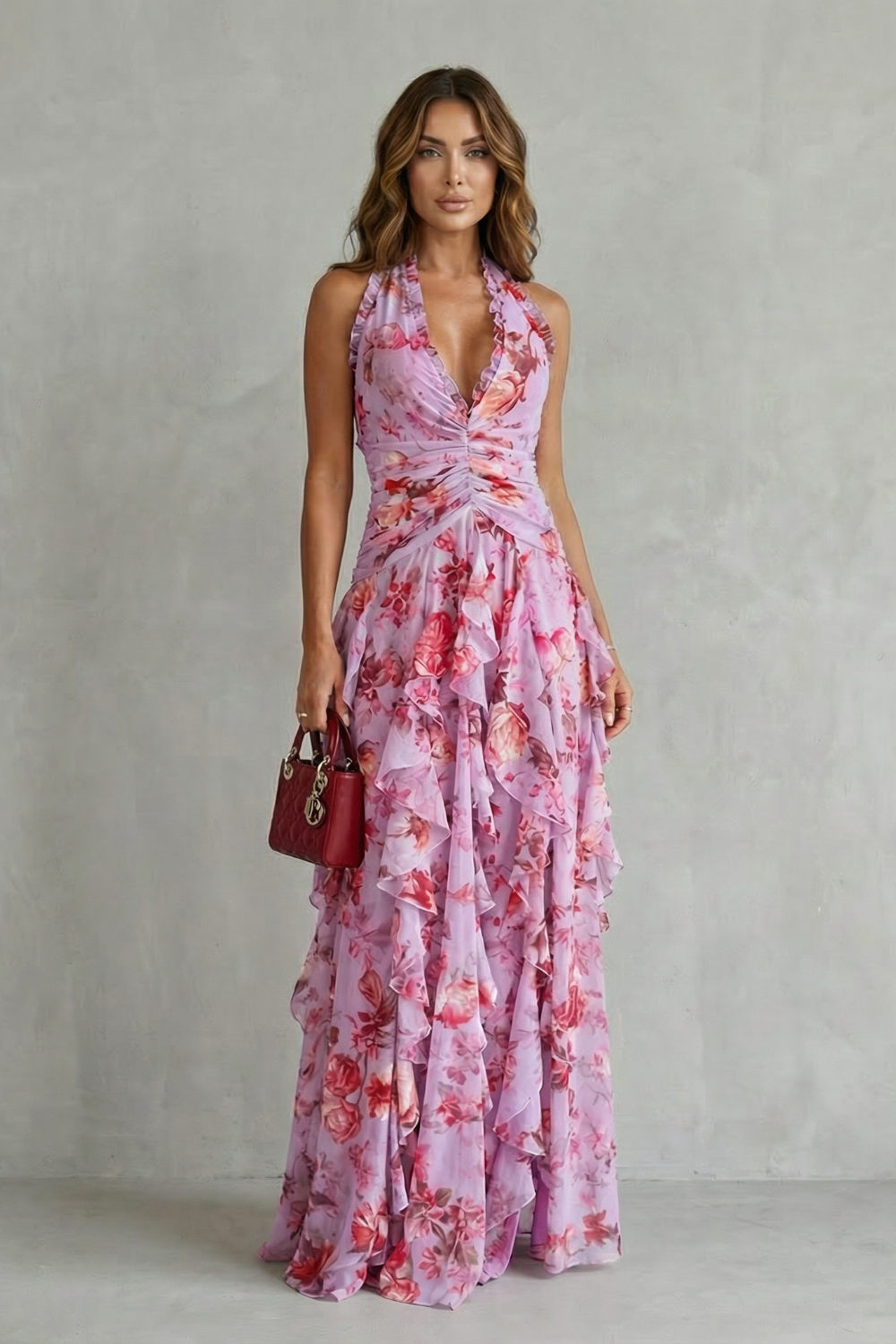 Carla | Vestido largo romántico con cuello halter y rosas en cascada