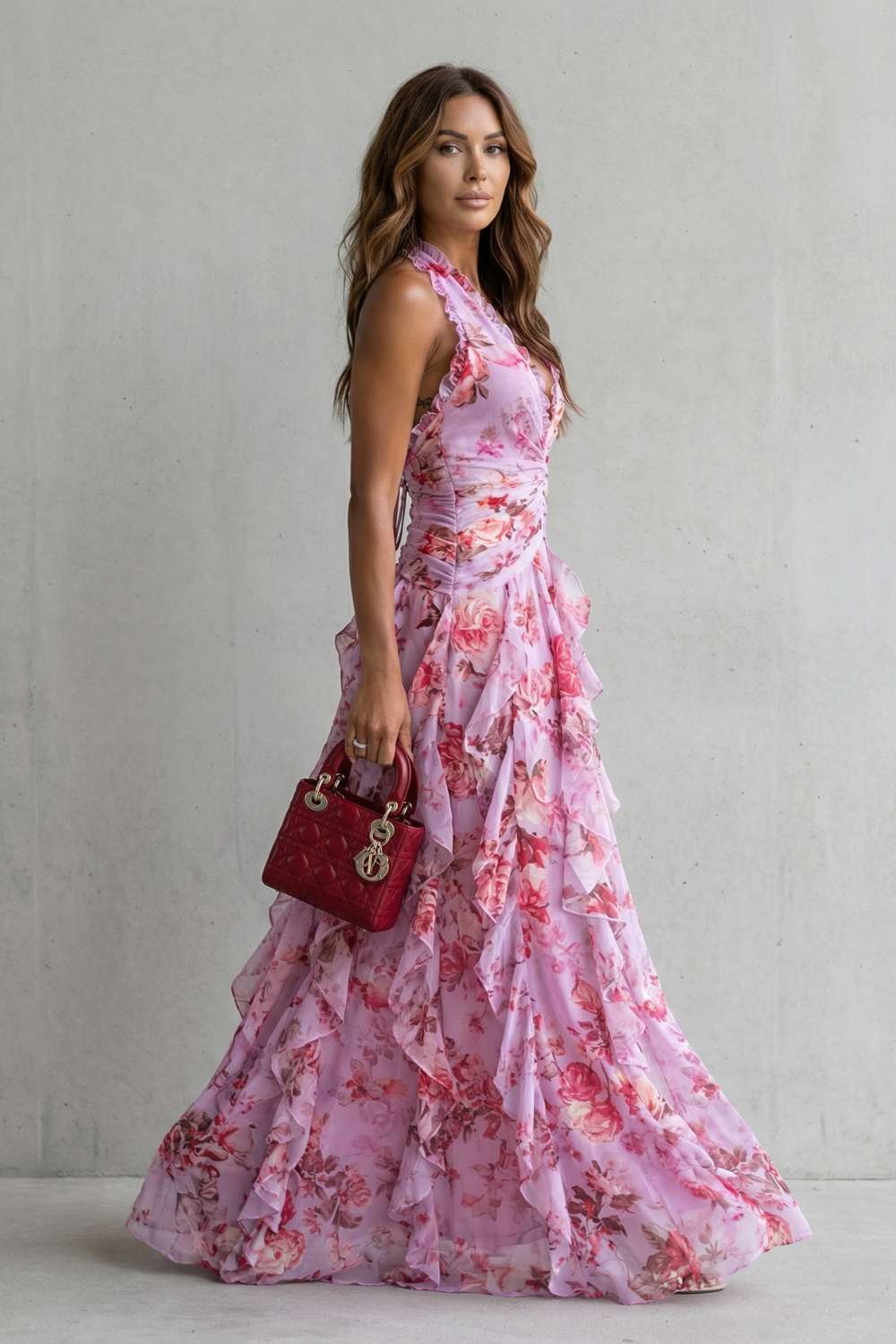 Carla | Vestido largo romántico con cuello halter y rosas en cascada