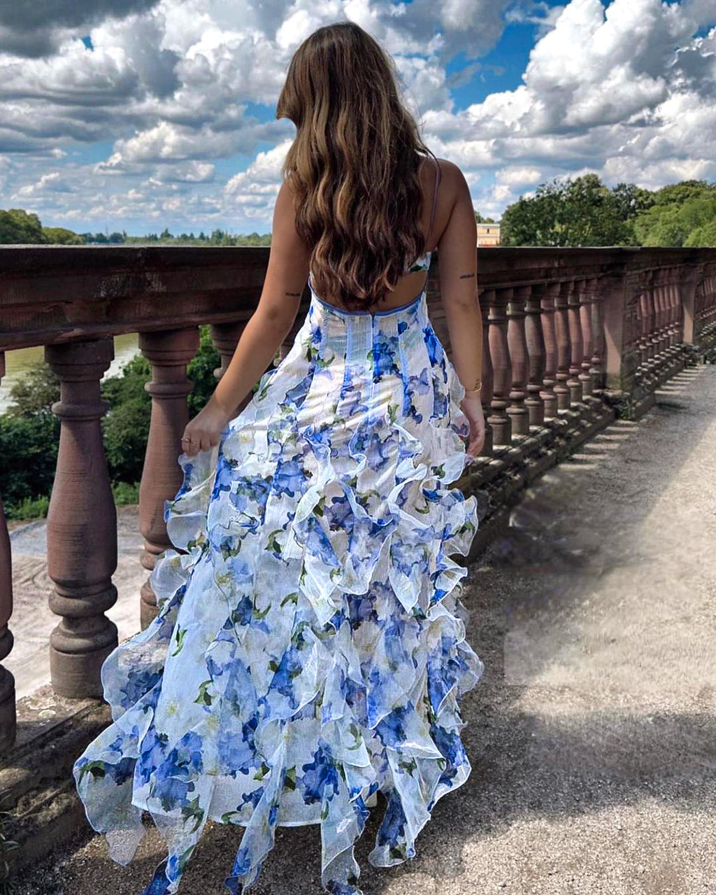 Elisa | Vestido midi floral con volantes