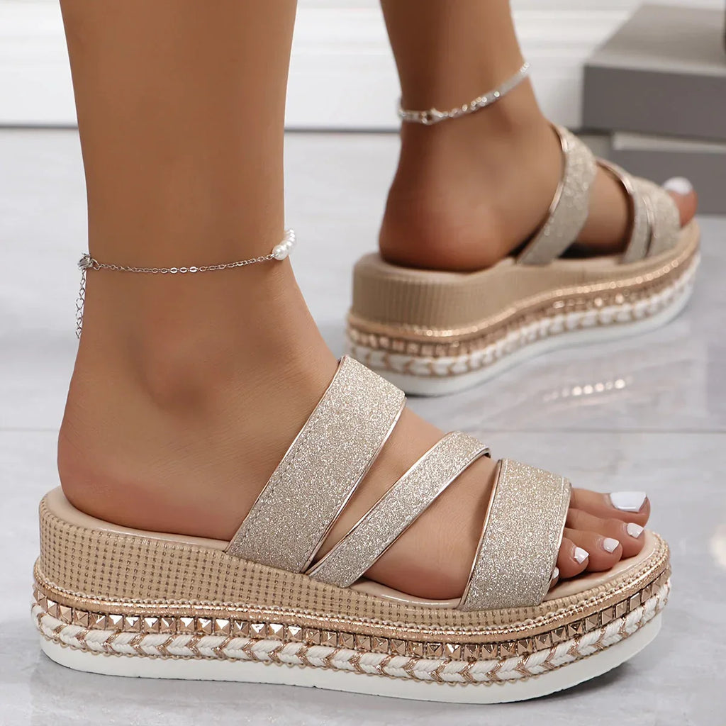 Silvia | Sandalias doradas de cuña elegantes