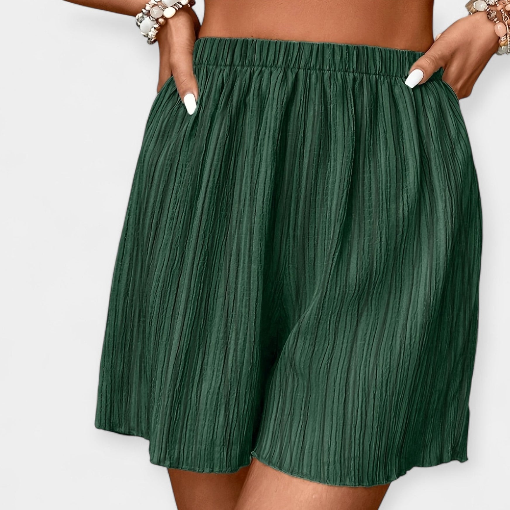 Laura | Pantalones cortos plisados con estilo