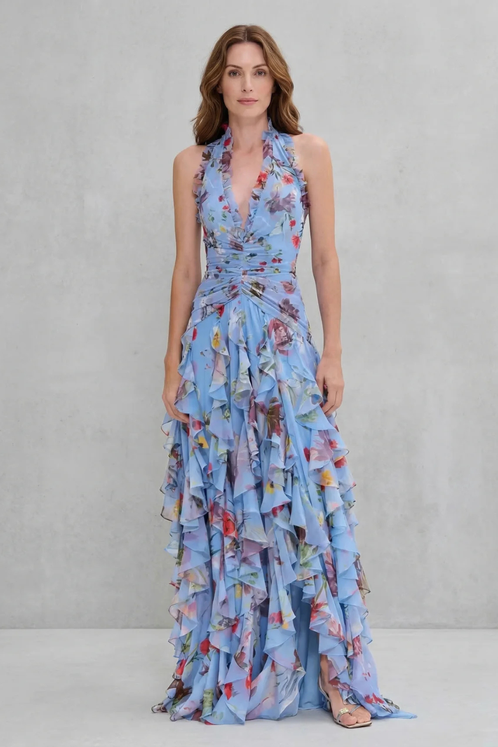 Carla | Vestido largo romántico con cuello halter y rosas en cascada