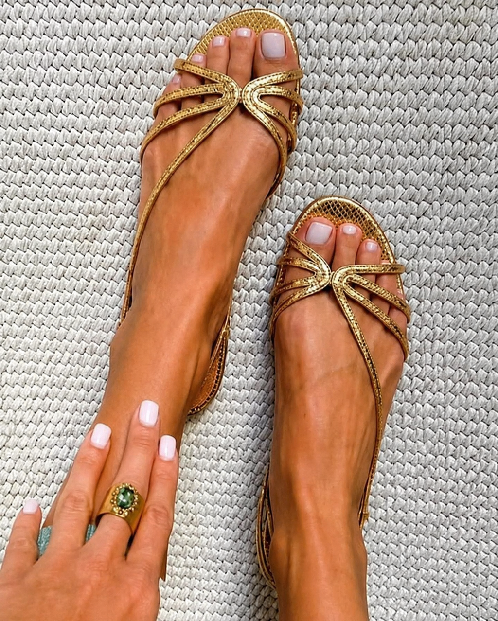 Martina | Sandalias doradas de elegancia veraniega