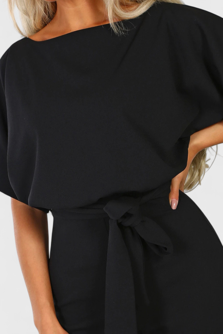 Elvira | Mono Elegante de Silueta Fluida