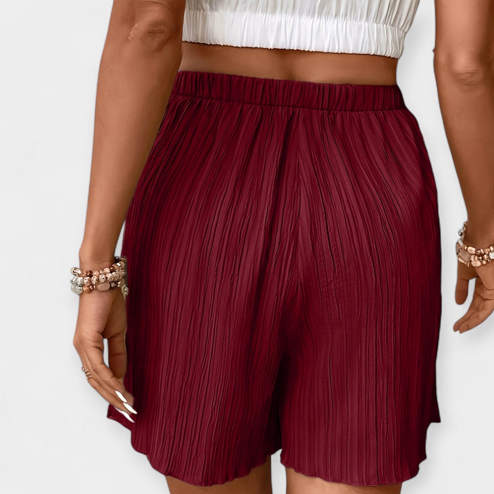 Laura | Pantalones cortos plisados con estilo
