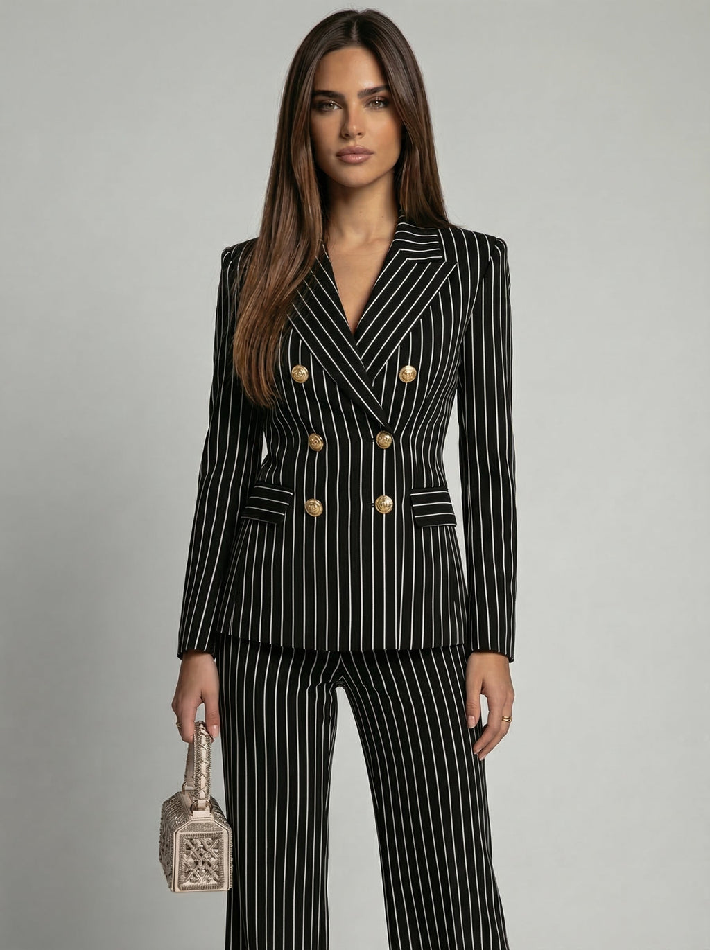 Victoria | Traje Diplomático elegante