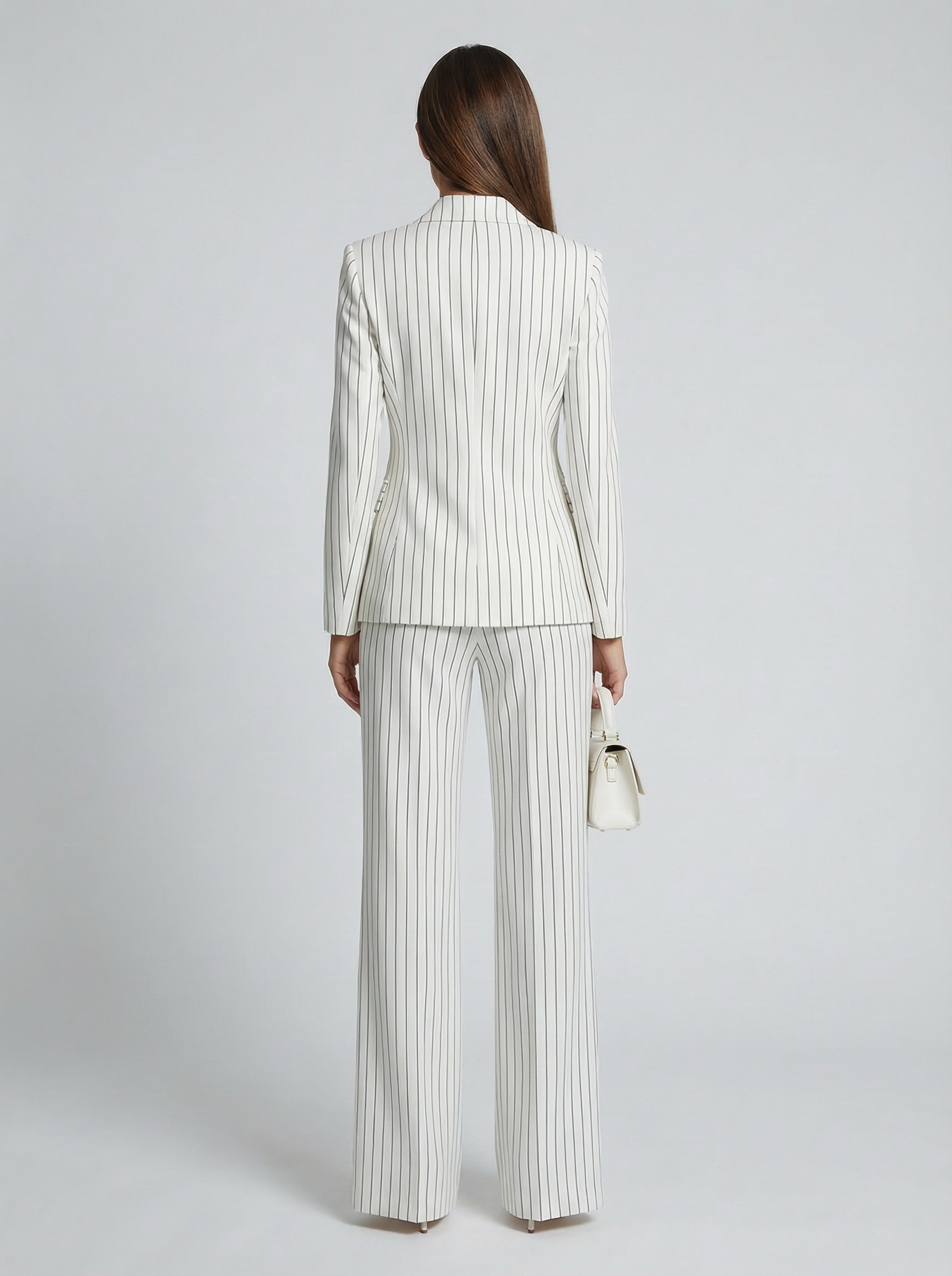 Victoria | Traje Diplomático elegante