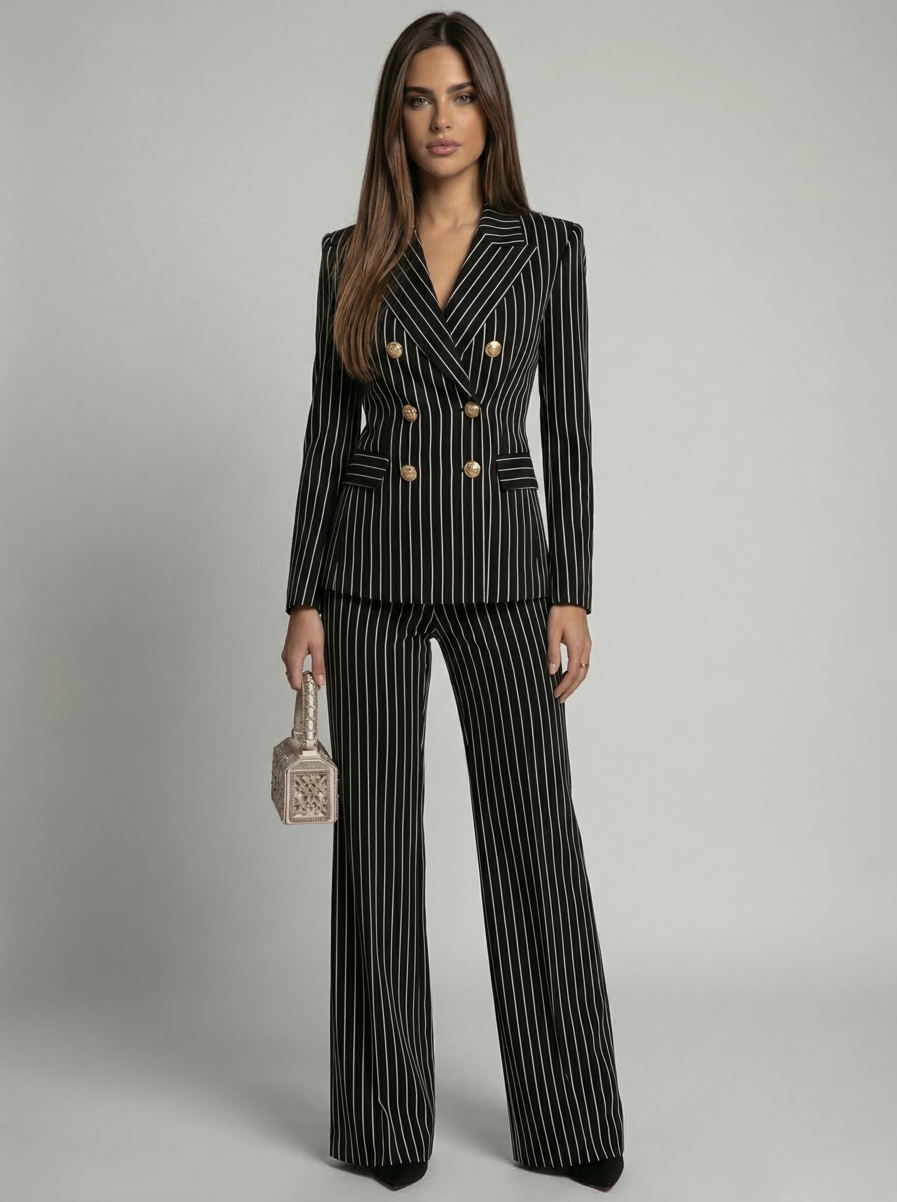 Victoria | Traje Diplomático elegante