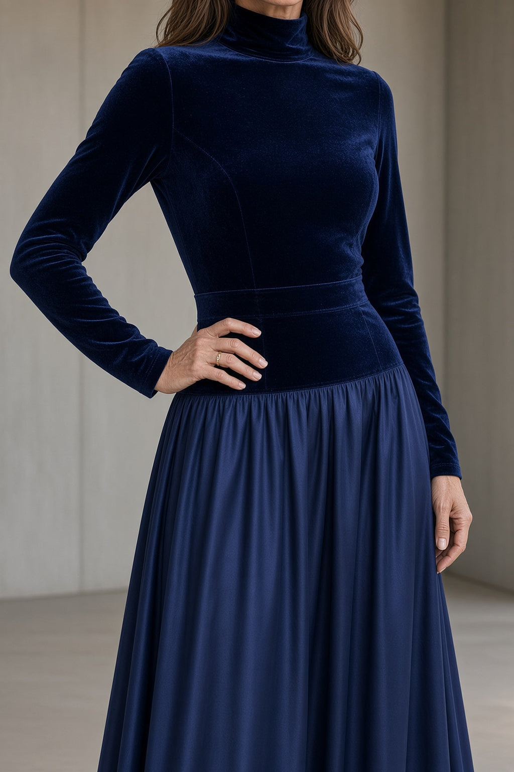 ZELIA | Abito Lungo in Velluto Blu Notte con Collo Alto