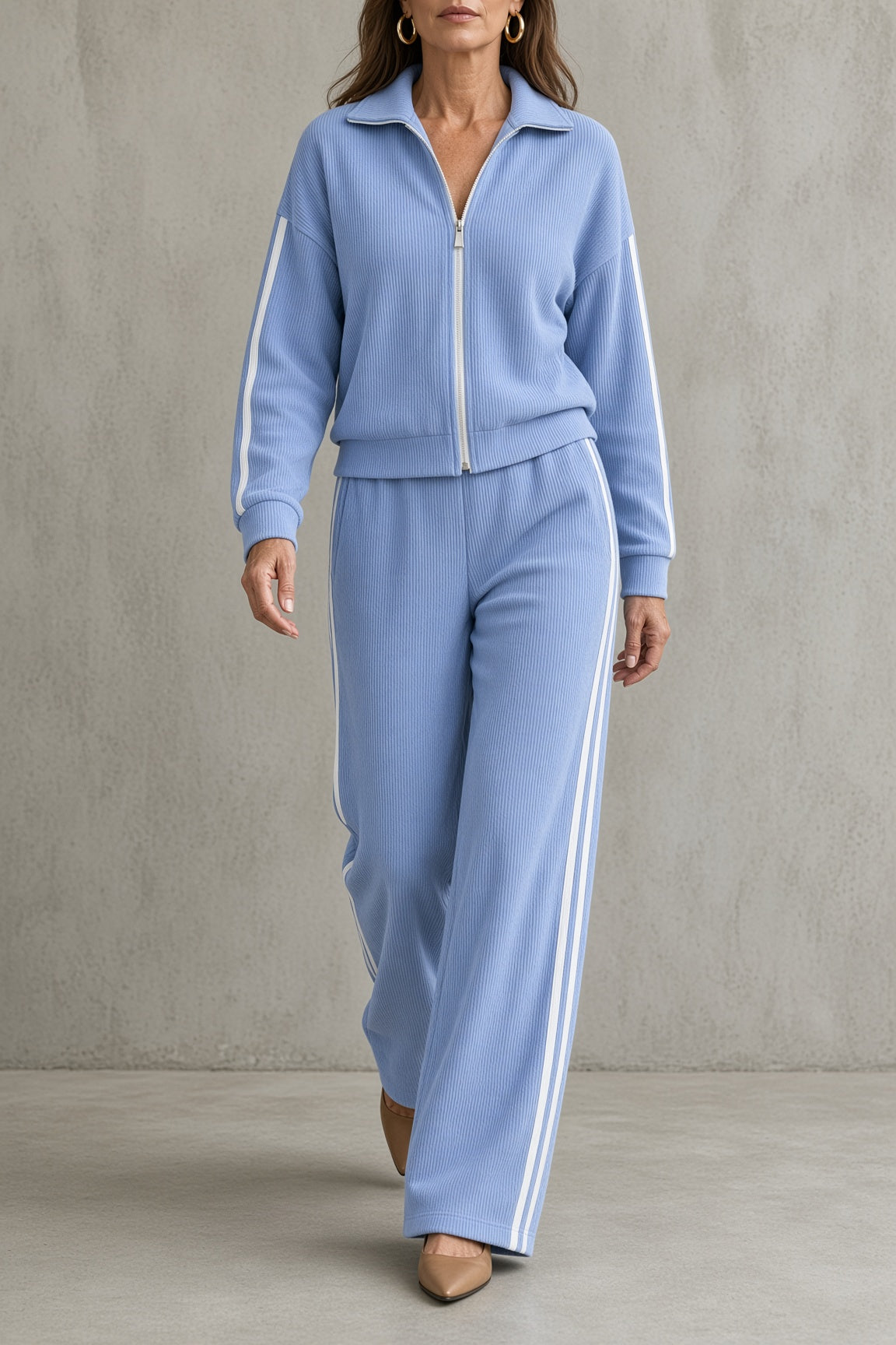 CONCETTA | Completo Top con Zip e Pantalone Largo con Righe Sportive