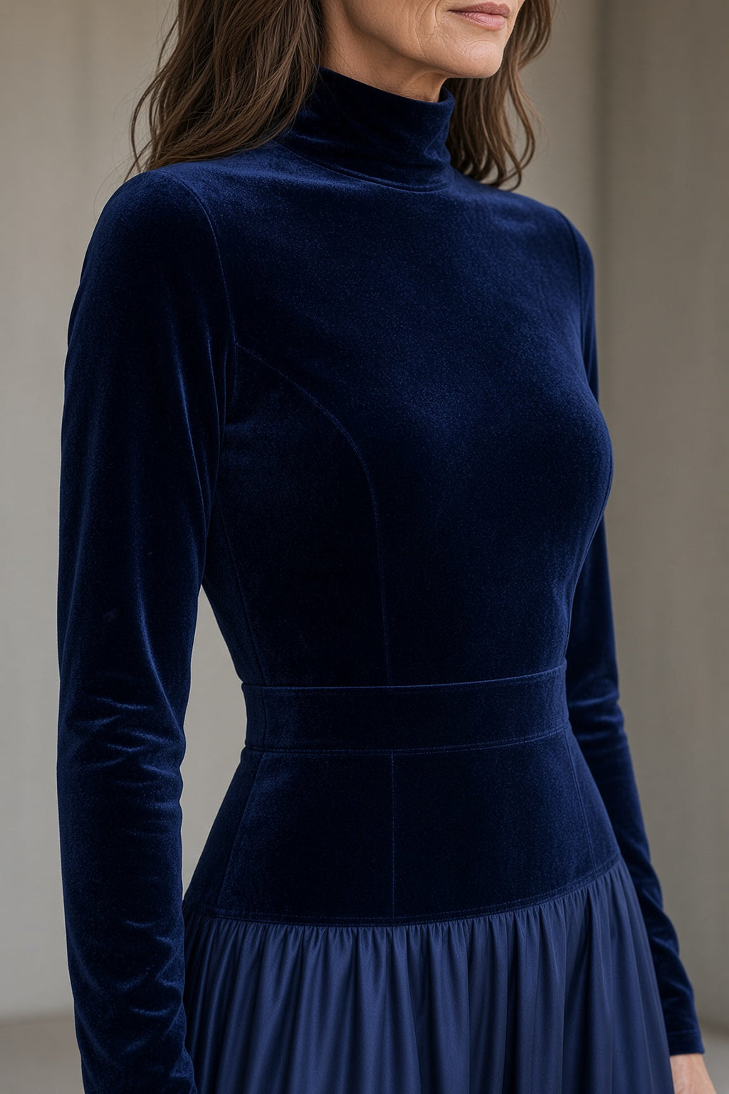 ZELIA | Abito Lungo in Velluto Blu Notte con Collo Alto