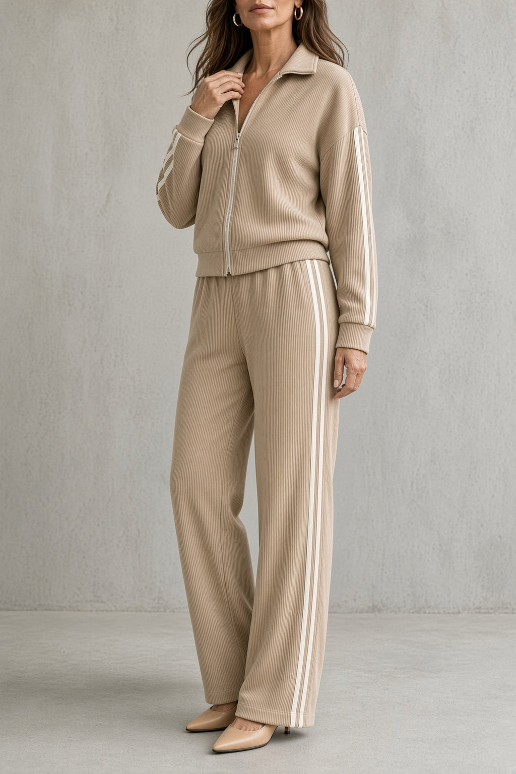 CONCETTA | Completo Top con Zip e Pantalone Largo con Righe Sportive