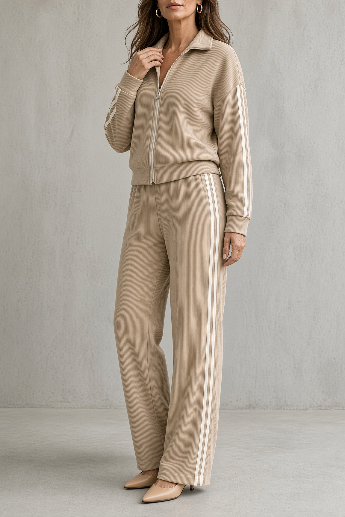 CONCETTA | Completo Top con Zip e Pantalone Largo con Righe Sportive