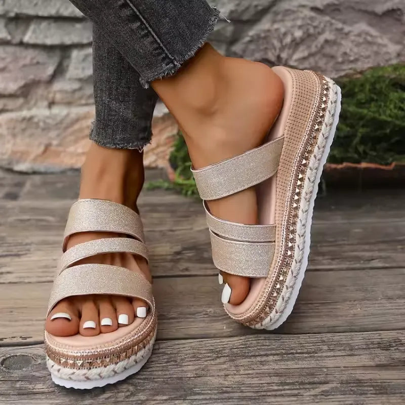 Silvia | Sandalias doradas de cuña elegantes